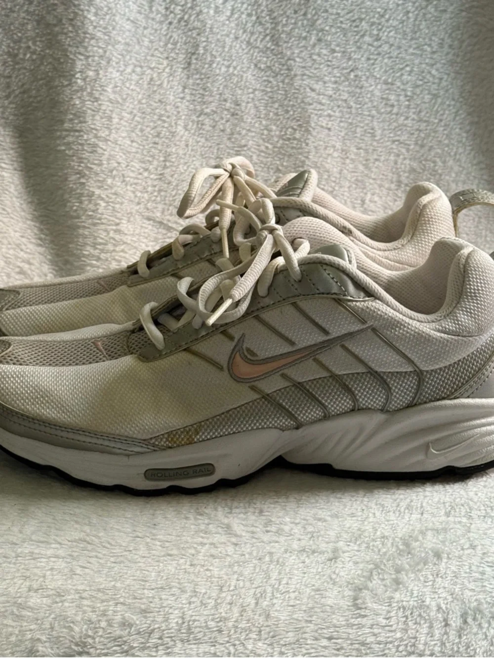 Nike‎ Women's White and Light Pink Mesh Walking Shoes 7 - Picture 5 of 12
